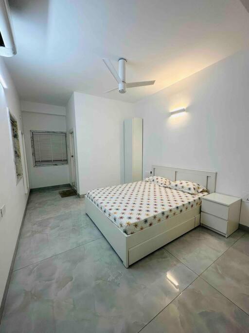 White House Sky View Theatre Villa In Gachibowli Exterior photo