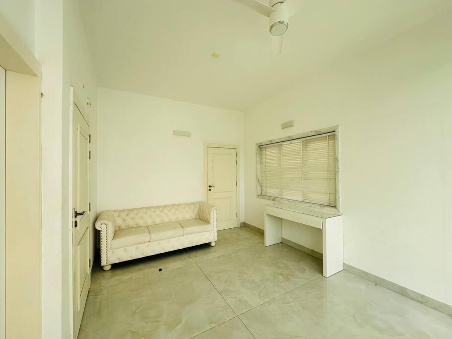 White House Sky View Theatre Villa In Gachibowli Exterior photo