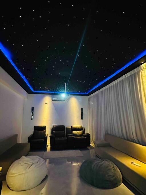 White House Sky View Theatre Villa In Gachibowli Exterior photo