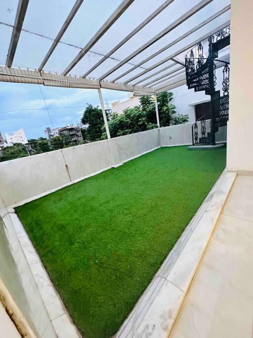 White House Sky View Theatre Villa In Gachibowli Exterior photo